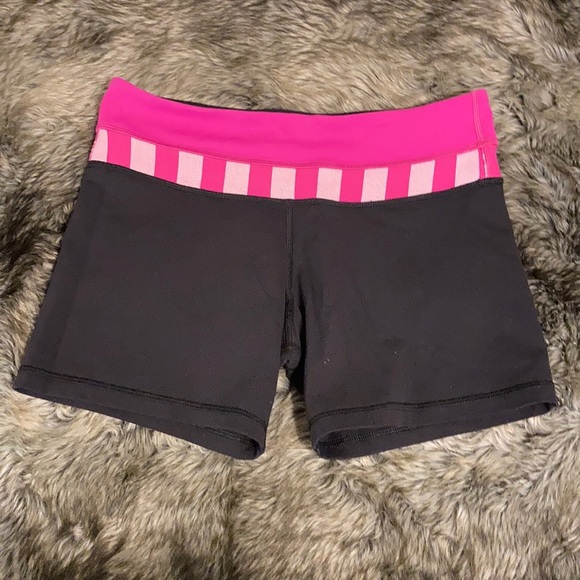 Lululemon reversible black pink workout shorts 6 - Picture 3 of 5